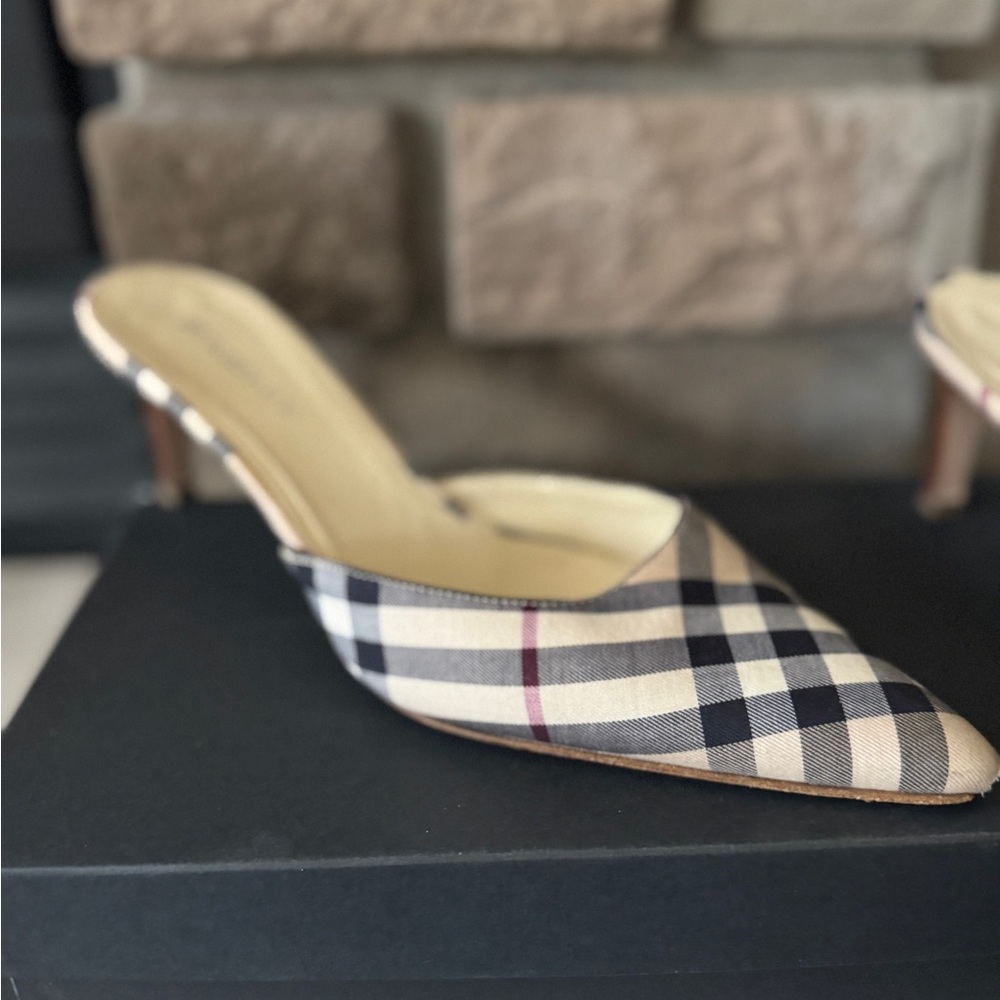 Burberry heels
OG box and dust bag - Picture 4 of 10